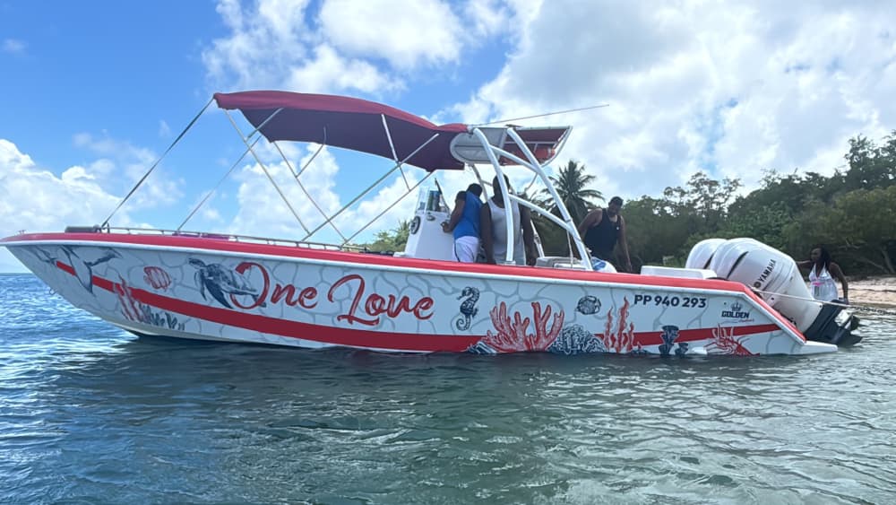 Vivez un coucher de soleil magique en mer, entre détente et émerveillement sur la mer des Caraïbes