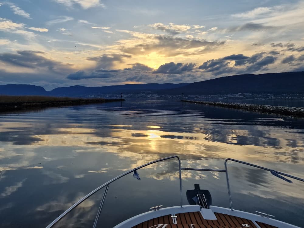 Celebrate an unforgettable birthday on the lake – from 2 a.m. to 8 a.m.