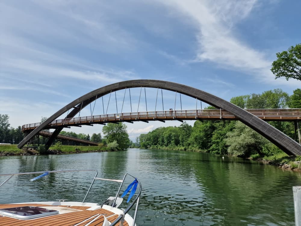 Celebrate an unforgettable birthday on the lake – from 2 a.m. to 8 a.m.