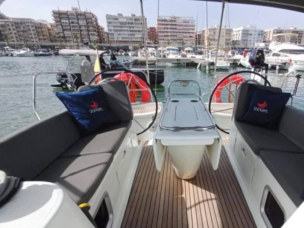 Barcelona por mar: crucero de 2 horas con baño y sonido