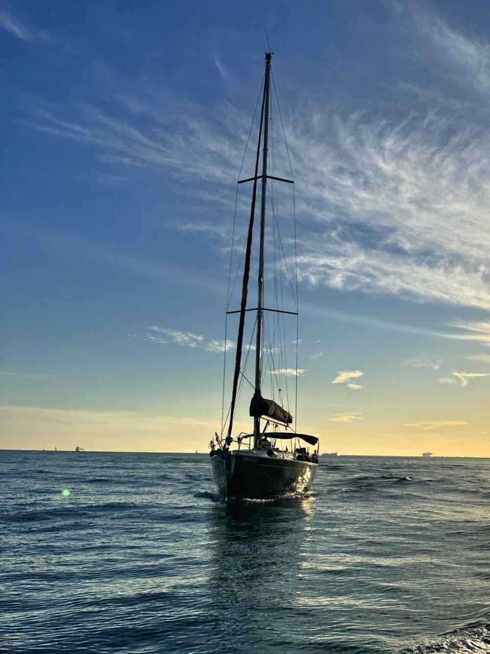Barcelona por mar: crucero de 2 horas con baño y sonido