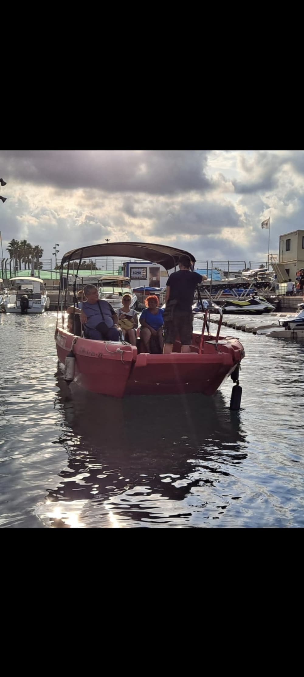 Spend 8h on the warm waters of Valencia