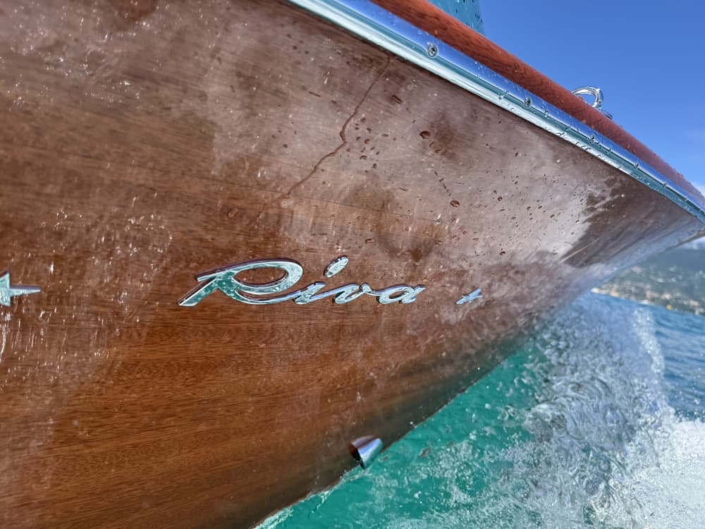 Een ontspannen uitje naar Lazise: een boottocht van 3 uur op een motorboot.