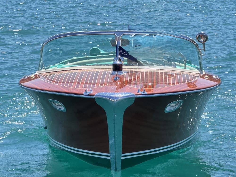 Een ontspannen uitje naar Lazise: een boottocht van 3 uur op een motorboot.