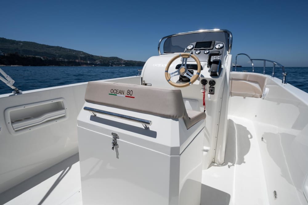 Tour exclusivo de Capri con visita a grutas y tiempo libre en la isla.