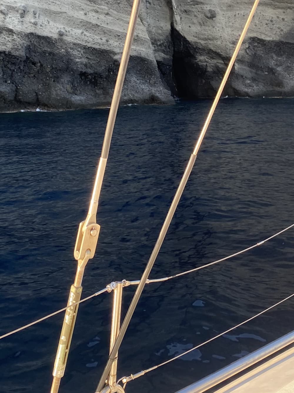 Morning Private Cruise – Red Beach, Hot Springs & Caldera Views