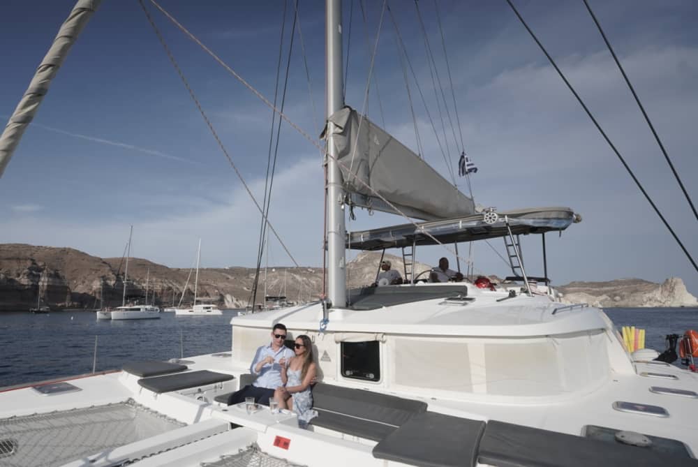 Morning Private Cruise – Red Beach, Hot Springs & Caldera Views