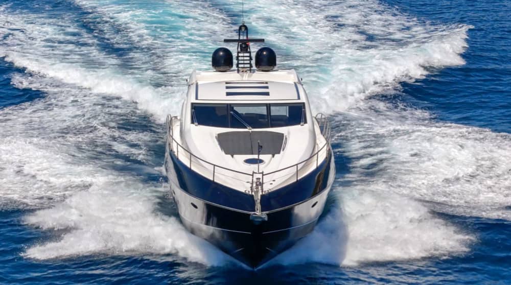 Un día de velocidad, estilo y calas secretas en la Costa Brava.