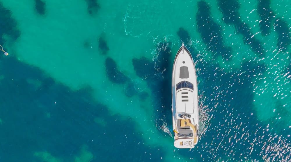 Um dia de velocidade, estilo e baías secretas na Costa Brava