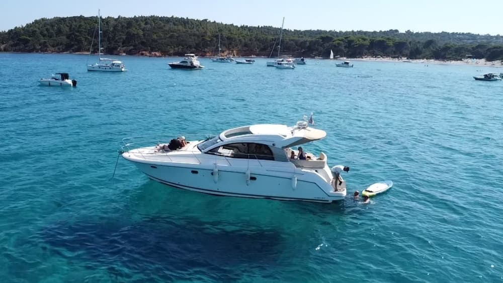 Ihr Tag in Porto-Vecchio: Mieten Sie ein Motorboot für einen ganzen Tag voller Entdeckungen