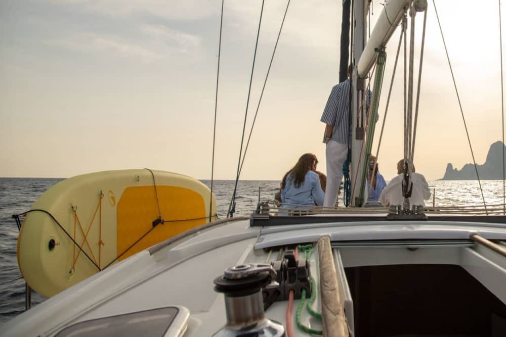 Esperienza di vela a Ibiza: Es Vedra e calette nascoste