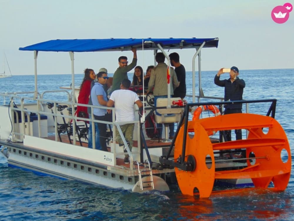 Szybka, godzinna przejażdżka rowerem wodnym – pij, pedałuj i ciesz się mariną w Walencji