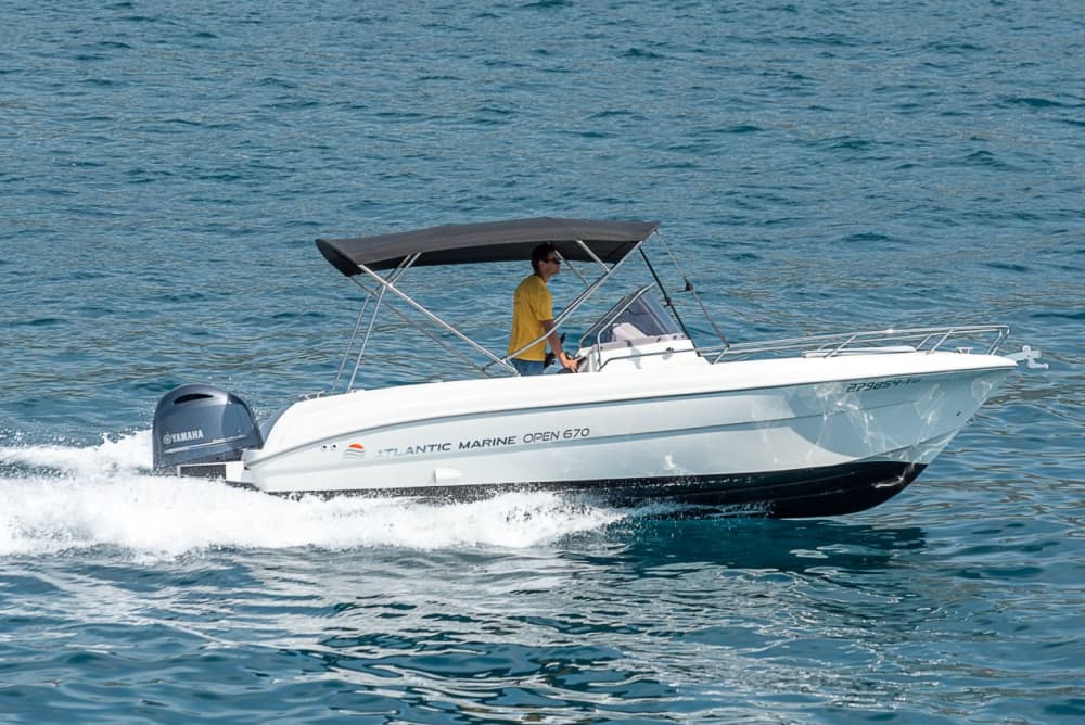 Odkryj nietknięte piękno Blue Lagoon i wyspy Šolta – ekskluzywna 9-godzinna przygoda łodzią motorową ze Splitu