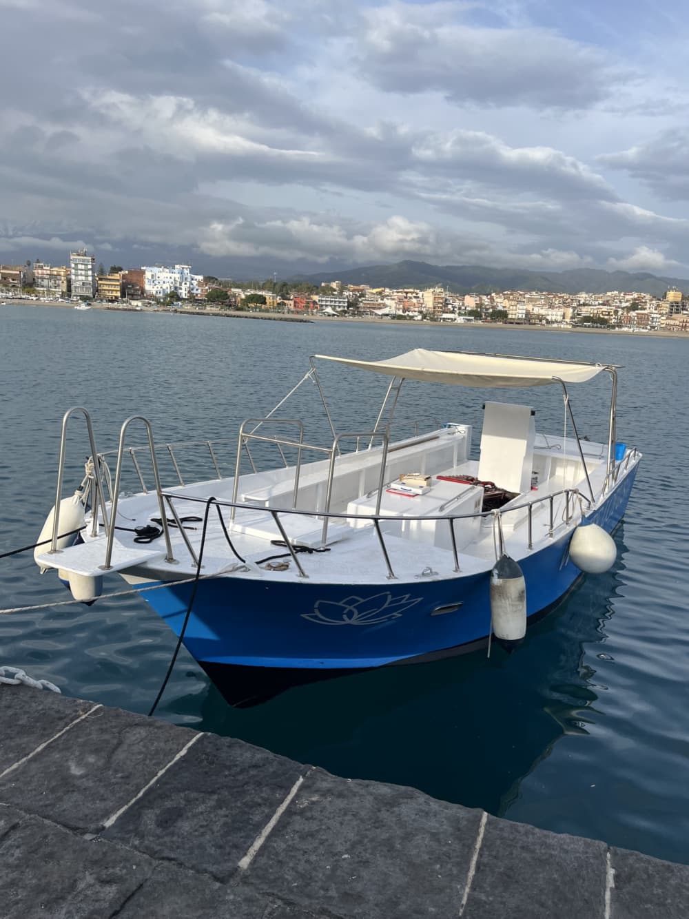Delfine und ein typisch sizilianischer Aperitif in Taormina