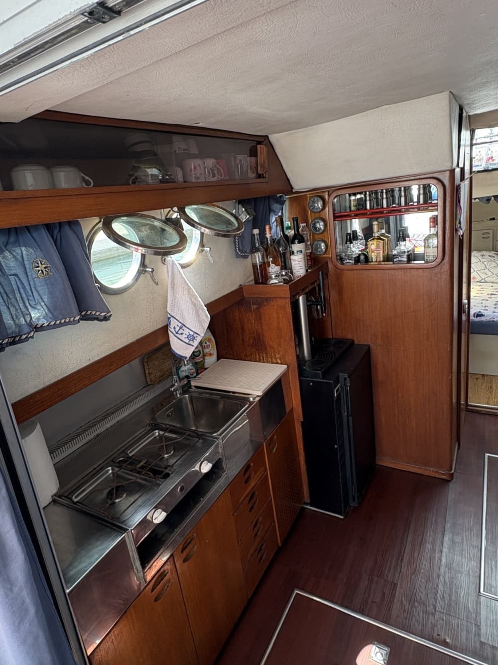 Njut av 9 timmar på en motorbåt för att utforska Bar