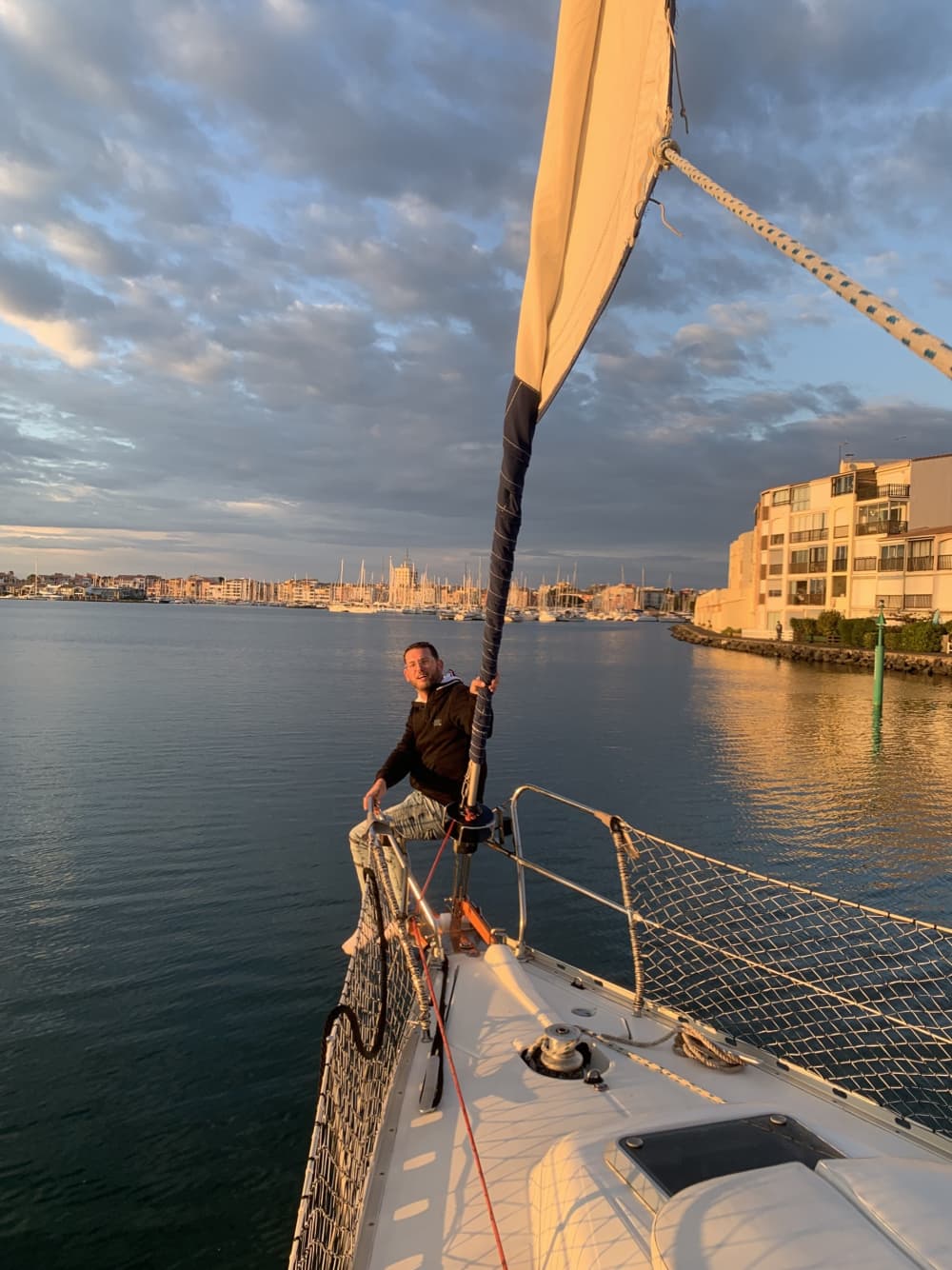 Maritimes Zwischenspiel in Cap d’Agde – Segelboot, Sonne und Ruhe