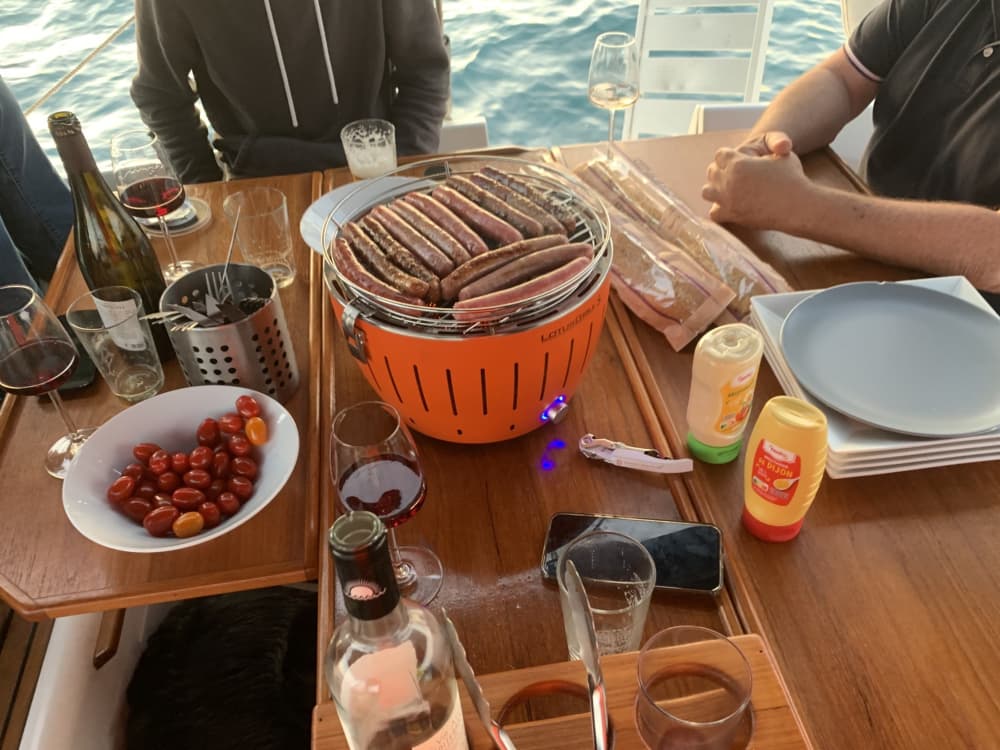 Maritimes Zwischenspiel in Cap d’Agde – Segelboot, Sonne und Ruhe