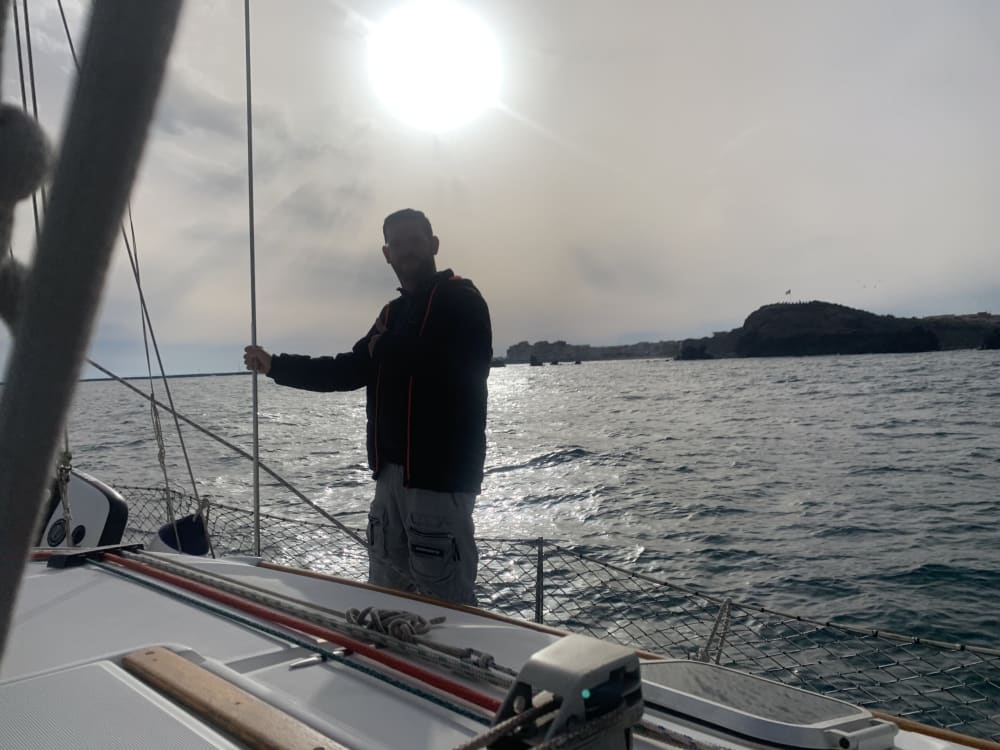 Maritimes Zwischenspiel in Cap d’Agde – Segelboot, Sonne und Ruhe