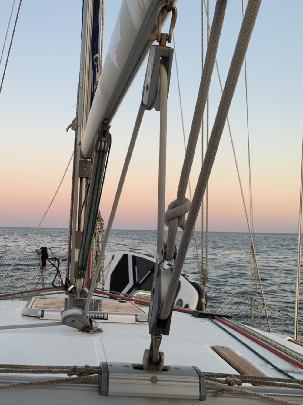 Maritimes Zwischenspiel in Cap d’Agde – Segelboot, Sonne und Ruhe