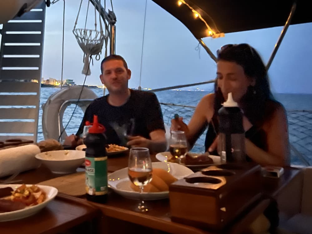 Maritimes Zwischenspiel in Cap d’Agde – Segelboot, Sonne und Ruhe