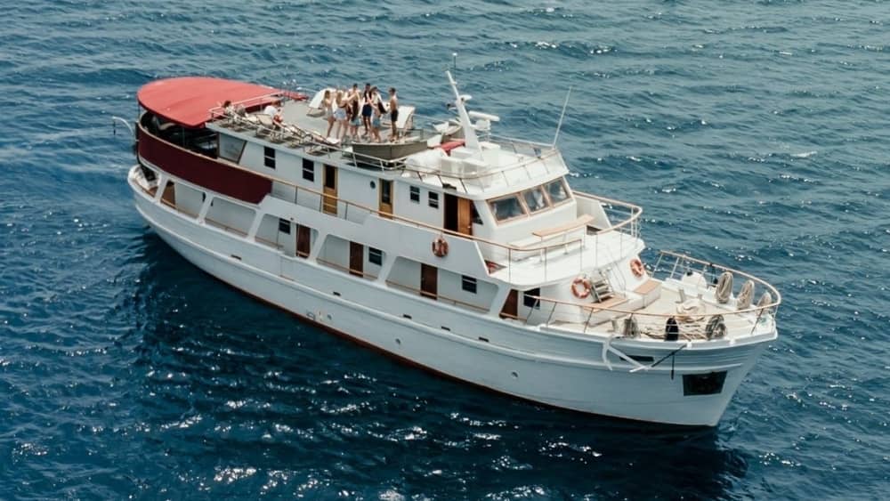 Descobreix Omiš en una llanxa de motor durant 5 hores