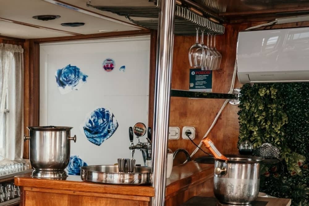 Tutustu Omišiin koko päivän moottoriveneretkellä