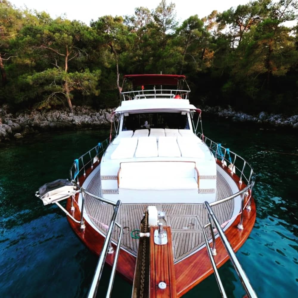 Sun, Swim & Savor: Your Ultimate Fethiye Boat Escape