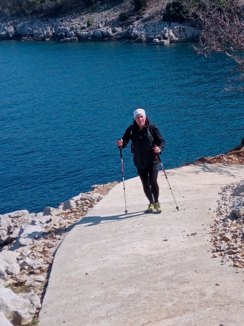 Trilhas e Marés: Caminhada e Passeio de Barco na Ilha Cres