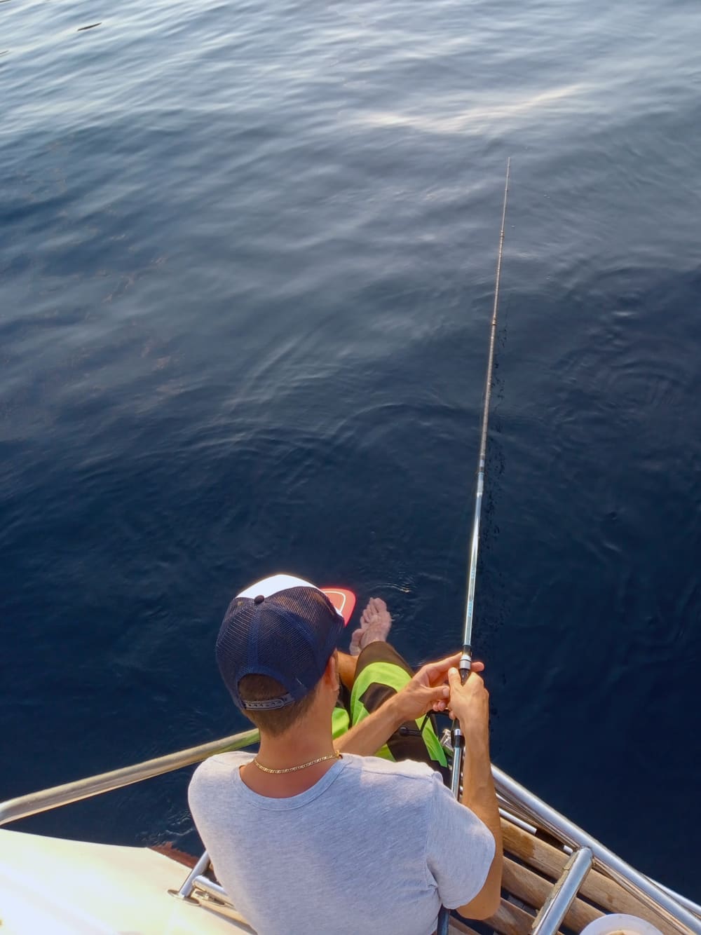 Pesca de fundo com isca artificial em um naufrágio histórico
