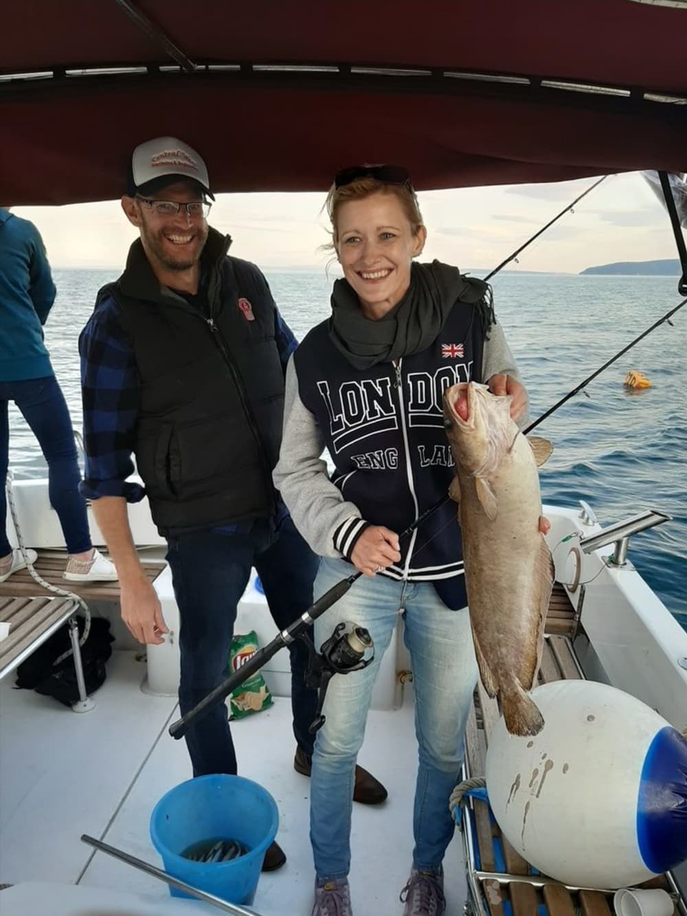 Pesca de fundo com isca artificial em um naufrágio histórico