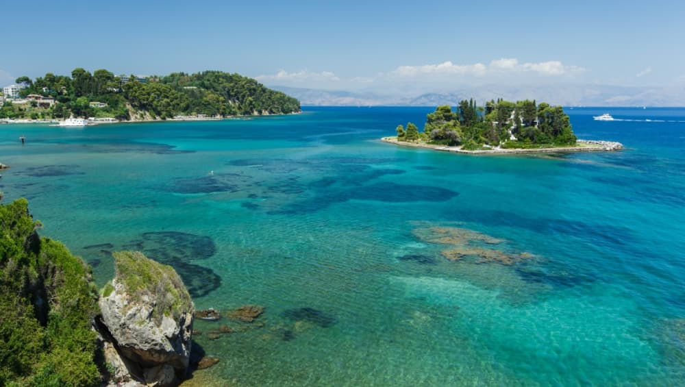 Μαγευτικές Βραδιές: Ρομαντική Εκδρομή με Βάρκα στο Ηλιοβασίλεμα