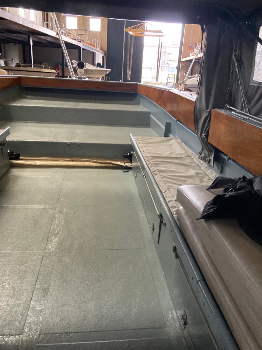 Full-Day Motorboat Tour with Glass Blowing Experience in Murano and Visit to Burano