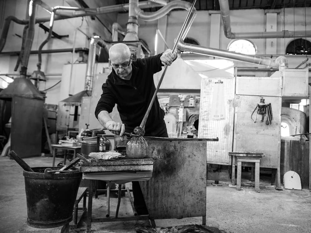 Γευσιγνωσία τοπικού κρασιού στο σκάφος και επίσκεψη στο εργοστάσιο γυαλιού Μουράνο