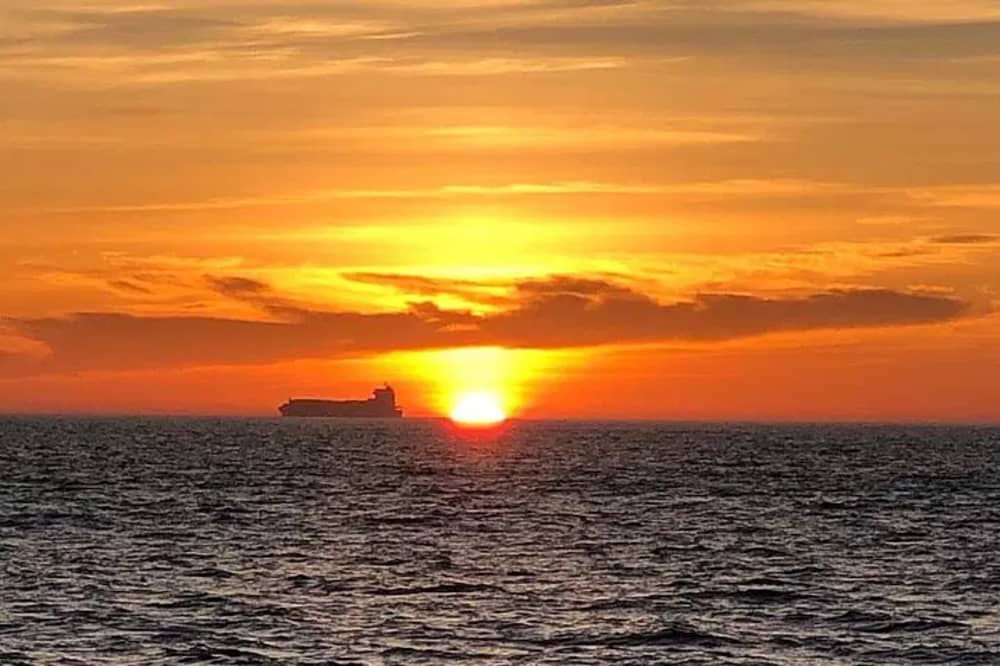 Sunset tour on the Douro: Porto in Golden Light