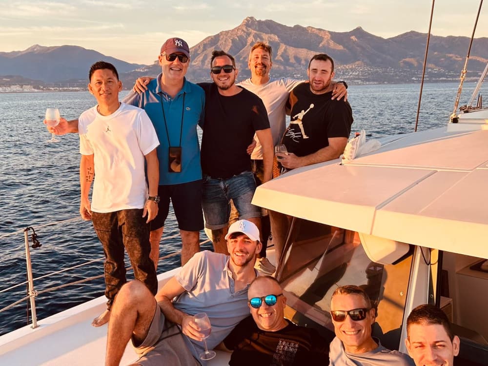 Geniet van Marbella aan boord van een luxe catamaran inclusief drankjes en snacks - 3 uur