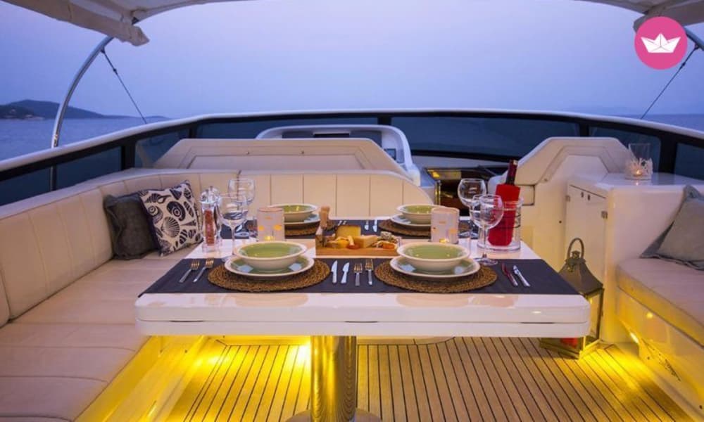 Escapade bleue tranquille : croisière d'une journée à Bodrum à bord d'un yacht de luxe