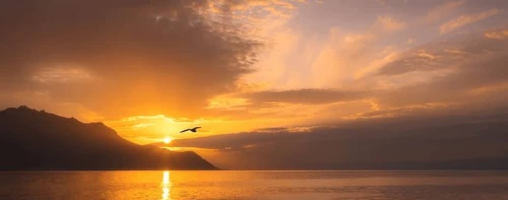 Κρουαζιέρα με ηλιοβασίλεμα στη λίμνη της Γενεύης