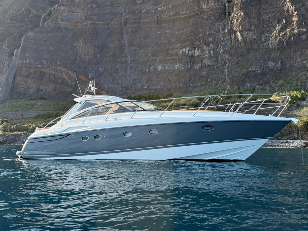 Bonheur matinal : évasion en yacht au lever du soleil depuis Madère