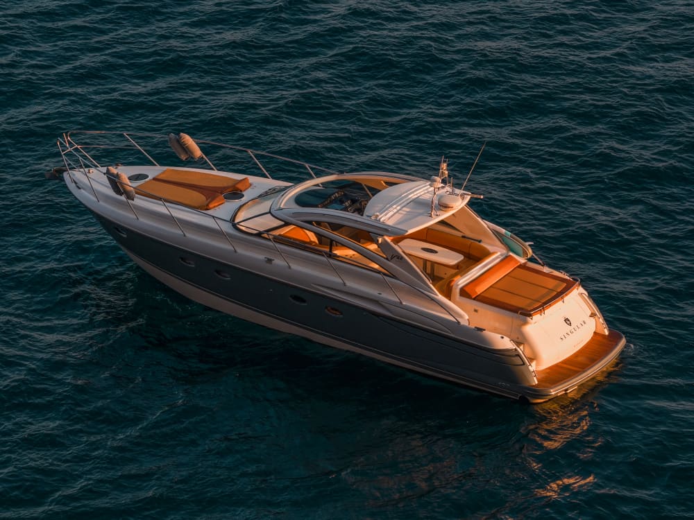 Bonheur matinal : évasion en yacht au lever du soleil depuis Madère