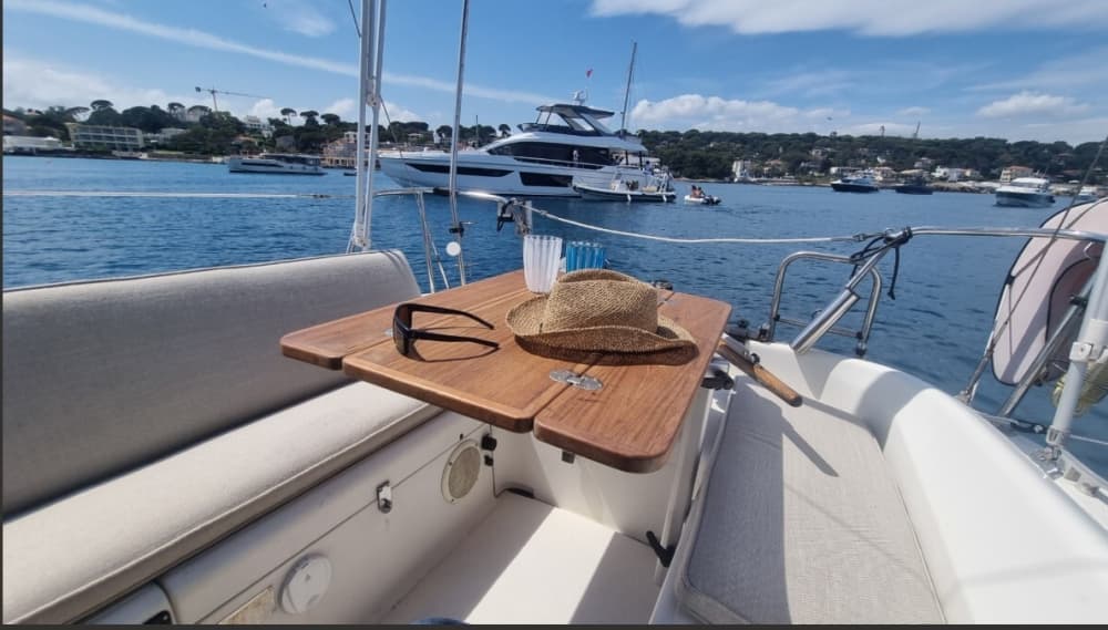 Criques cachées et charme côtier – Une croisière privée au départ d'Antibes