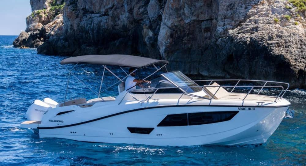 Profitez du soleil lors d'une excursion en bateau de 9 heures à Ajaccio