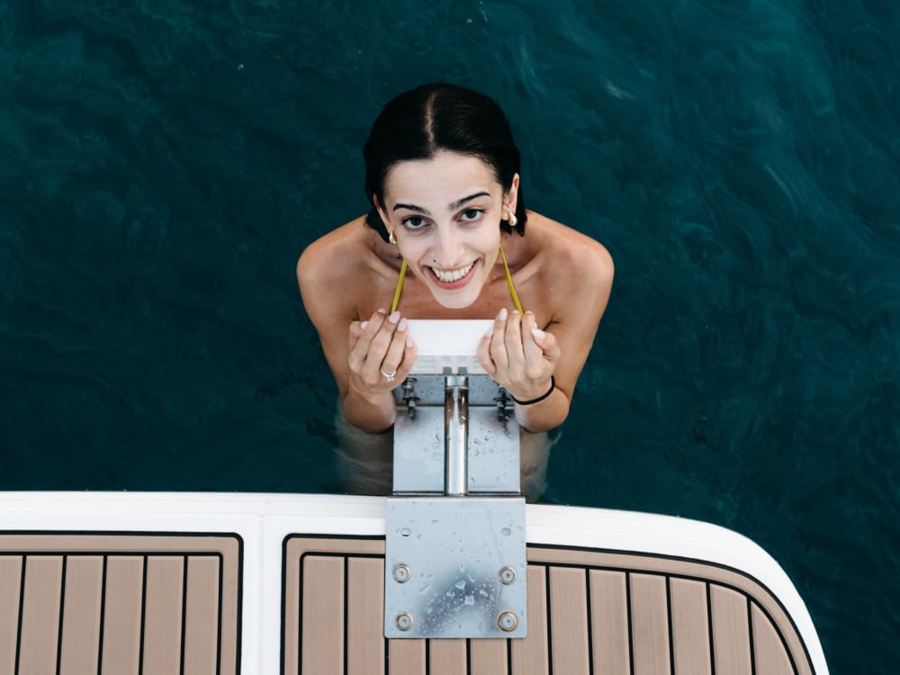 Scopri le coste di Milos: un'escursione di un'intera giornata a bordo di un motoscafo.