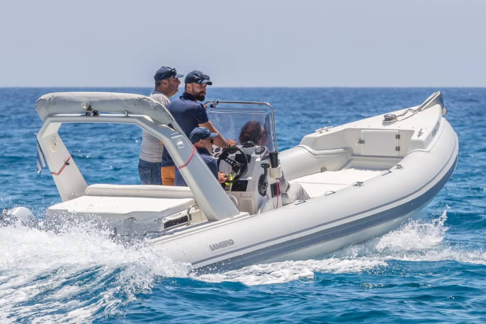 Εξερευνήστε την ακτογραμμή της Μήλου: 5ωρη εκδρομή από τον Αδάμαντα