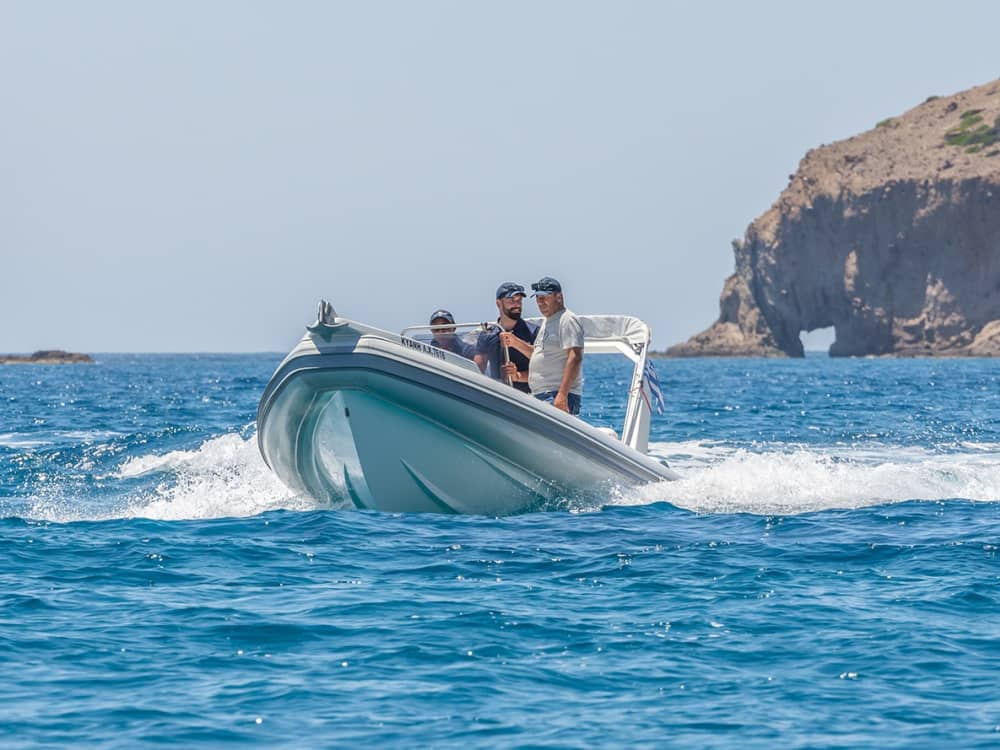 Εξερευνήστε το Κλέφτικο και τις Σπηλιές: 5ωρη εκδρομή