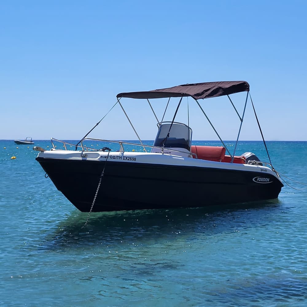 Easy Milos getaway: A 4h boat trip on a motorboat