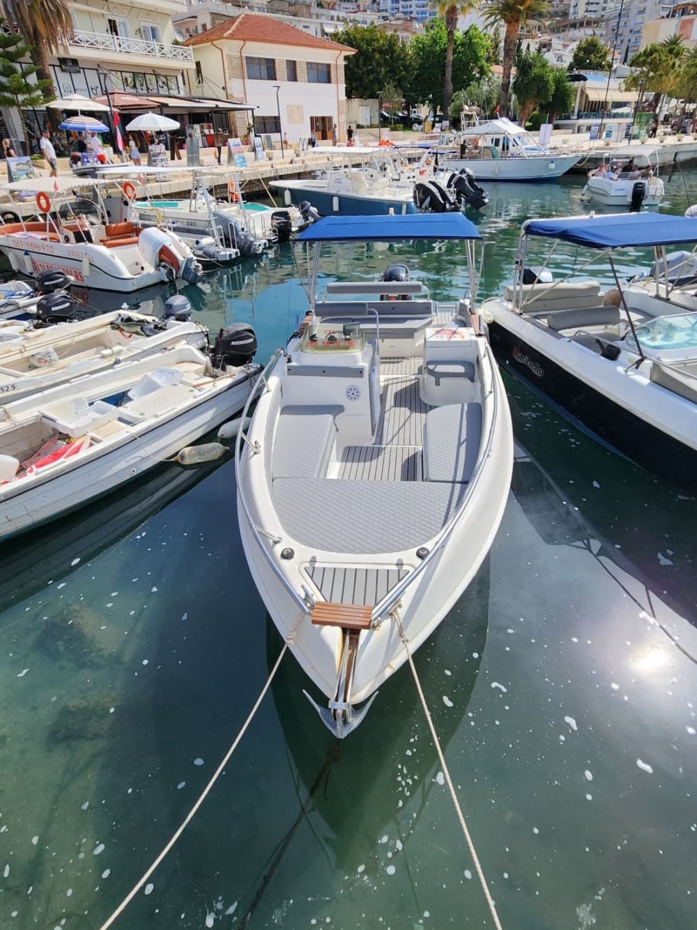 Fuga nell'ora d'oro: spiagge e grotte segrete in barca