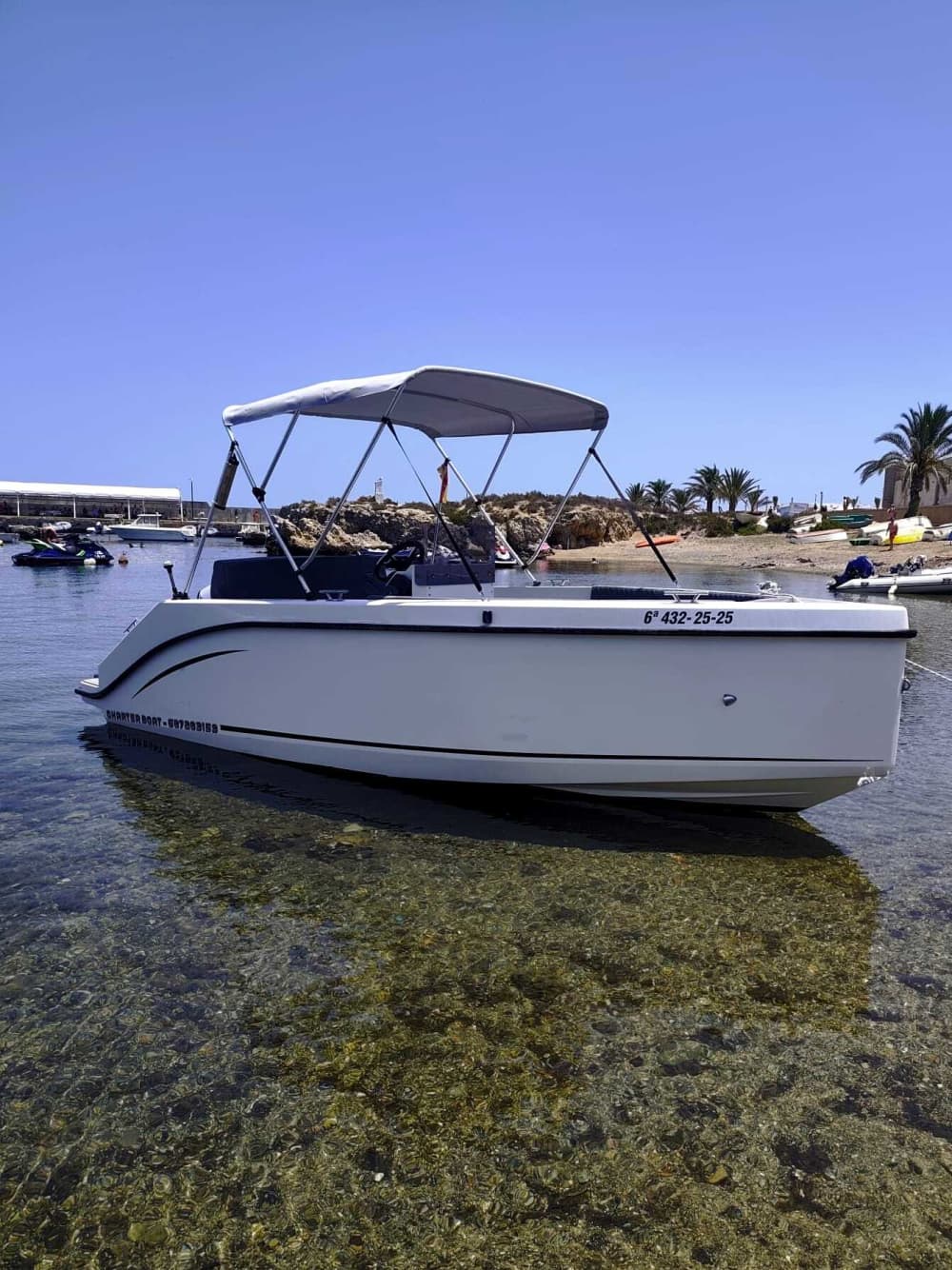 Escapada fácil a Alicante: Un viaje en barco de 4 horas en lancha motora.