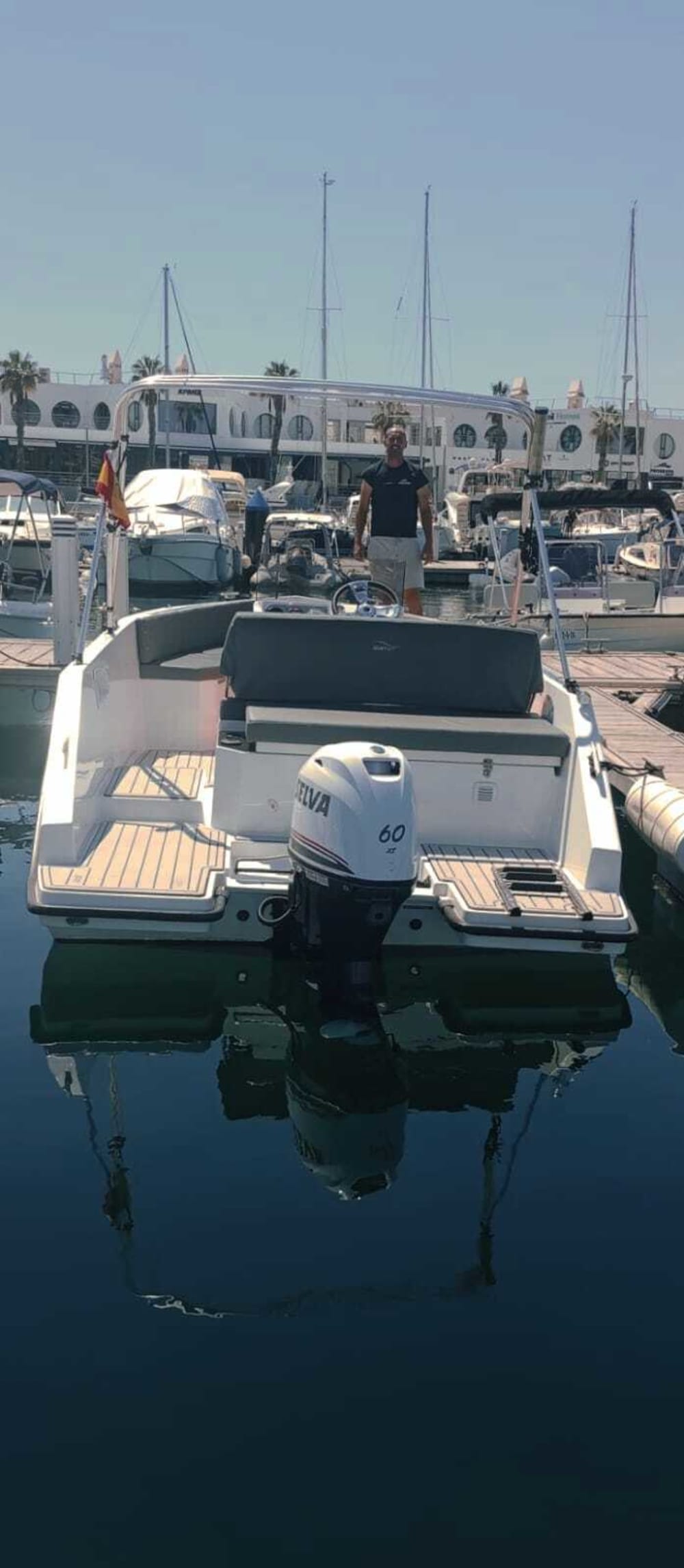 Escapada fácil a Alicante: Un viaje en barco de 4 horas en lancha motora.