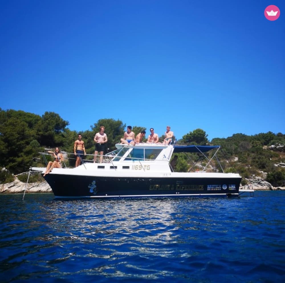 Excursión privada en barco a la Laguna Azul, la isla de Solta y la isla de Ciovo: una escapada de 6 horas al Adriático