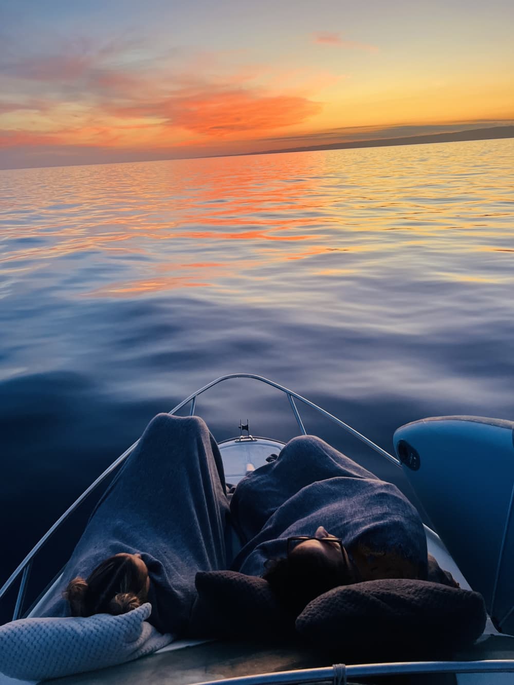 Pôr do sol no mar – Cruzeiro privado nas Calanques de Marselha com o barco Myli